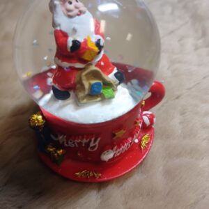 sneeuwbol met kerstman